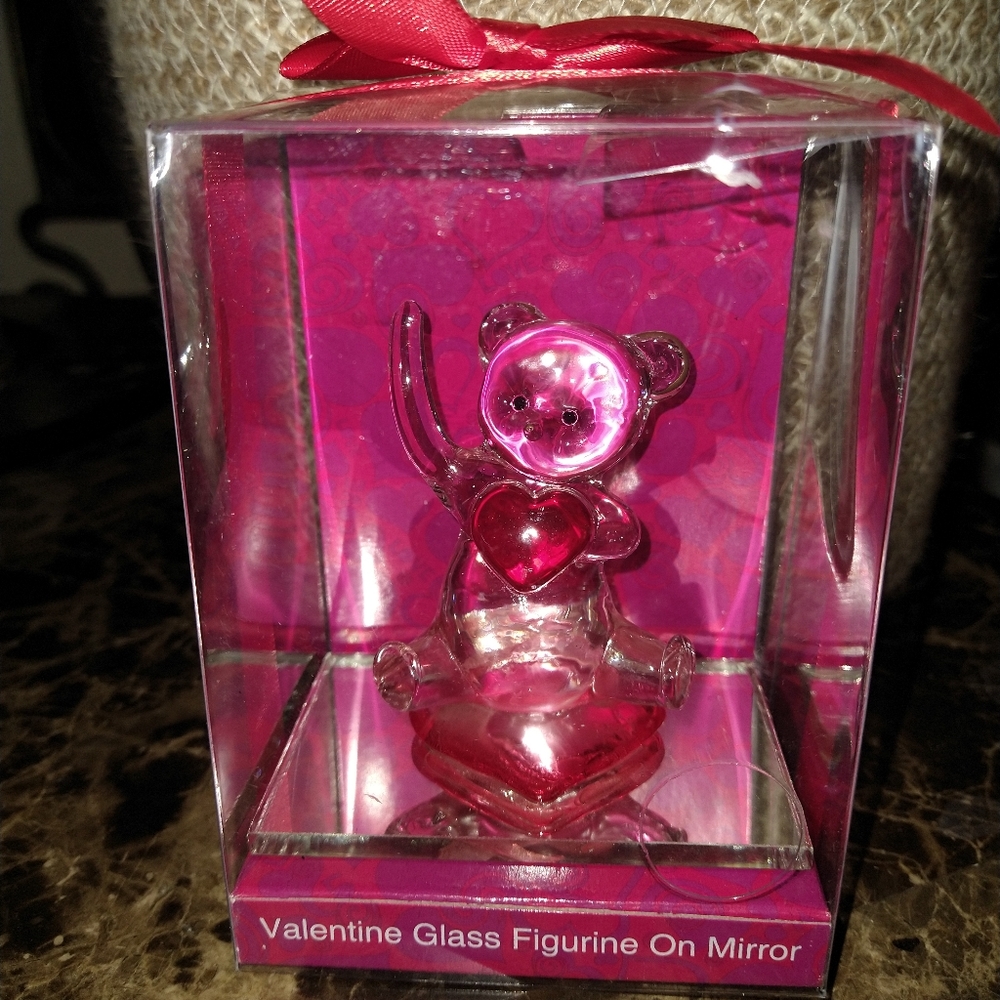 Glass and mirror valentine's day figurine bear with a heart